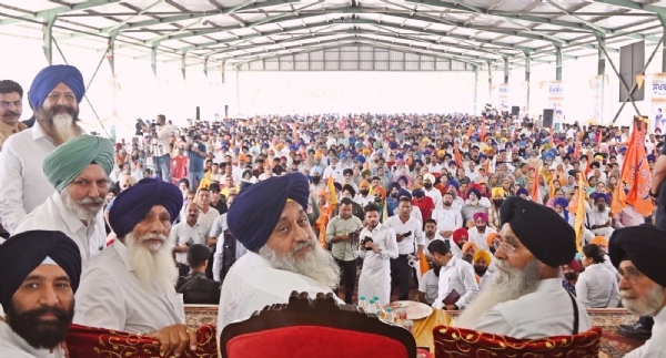 ਰੈਲੀ ਦੌਰਾਨ ਸੁਖਬੀਰ ਸਿੰਘ ਬਾਦਲ, ਹੋਰ ਆਗੂ ਅਤੇ ਪਾਰਟੀ ਵਰਕਰ