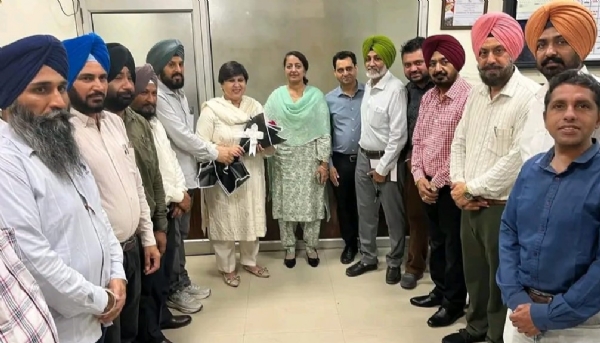 ਅਹੁਦਾ ਸੰਭਾਲਣ ਸਮੇਂ ਡਾ. ਭਾਰਤੀ ਧਵਨ