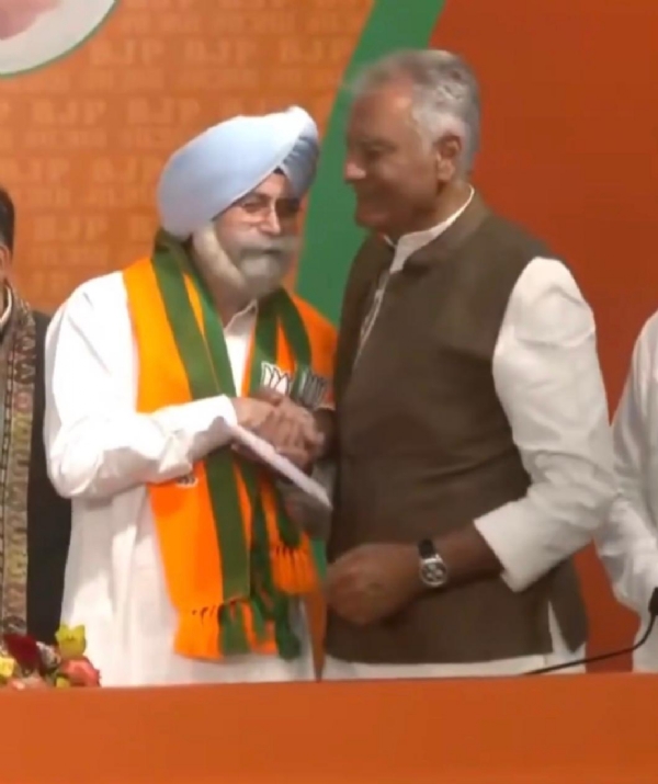 ਐਡਵੋਕੇਟ ਐਚਐਸ ਫੂਲਕਾ ਦਾ ਸਵਾਗਤ ਕਰਦੇ ਪੰਜਾਬ ਭਾਜਪਾ ਪ੍ਰਧਾਨ ਸੁਨੀਲ ਜਾਖੜ