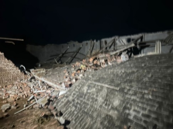 ਧਮਾਕੇ ਨਾਲ ਡਿੱਗੀ ਇਮਾਰਤ।