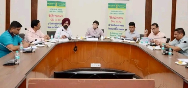 ਮੀਟਿੰਗ ਦੌਰਾਨ ਵਧੀਕ ਡਿਪਟੀ ਕਮਿਸ਼ਨਰ (ਜਨਰਲ) ਪੂਨਮ ਸਿੰਘ ਅਤੇ ਹੋਰ।