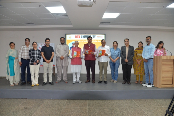 ਡਿਗਰੀਆਂ ਤੋਂ ਪਰੇ: ਡੀਏਵੀ ਯੂਨੀਵਰਸਿਟੀ ਵਿਖੇ ਸਿੱਖਿਆ ਦੇ ਅਸਲ ਉਦੇਸ਼ ਦੀ ਮੁੜ ਖੋਜ