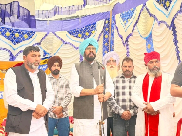 ਸੰਬੋਧਨ ਕਰਦੇ ਹੋਏ ਸਾਬਕਾ ਕੈਬਿਨਟ ਮੰਤਰੀ ਪੰਜਾਬ ਕੁਲਦੀਪ ਸਿੰਘ ਧਾਲੀਵਾਲ ਸੰਬੋਧਨ ਕਰਦੇ ਹੋਏ ਸਾਬਕਾ ਕੈਬਿਨਟ ਮੰਤਰੀ ਪੰਜਾਬ ਕੁਲਦੀਪ ਸਿੰਘ ਧਾਲੀਵਾਲ