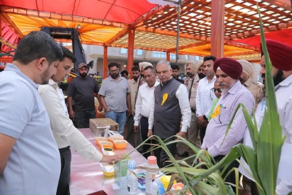 ਇਸ ਮੇਲੇ ਵਿਚ ਡਾ. ਸੁਖਵਿੰਦਰ ਕੁਮਾਰ ਸੁੱਖੀ ਵਿਧਾਇਕ ਹਲਕਾ ਬੰਗਾ ਨੇ ਮੁੱਖ ਮਹਿਮਾਨ ਵਜੋਂ ਸ਼ਿਰਕਤ ਕੀਤੀ। ਇਸ ਮੇਲੇ ਵਿਚ ਡਾ. ਸੁਖਵਿੰਦਰ ਕੁਮਾਰ ਸੁੱਖੀ ਵਿਧਾਇਕ ਹਲਕਾ ਬੰਗਾ ਨੇ ਮੁੱਖ ਮਹਿਮਾਨ ਵਜੋਂ ਸ਼ਿਰਕਤ ਕੀਤੀ।