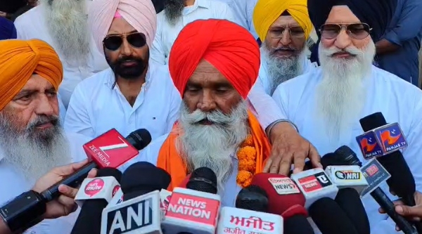 जत्थे की अगुवाई सदस्य सुरजीत सिंह तुगलवाल