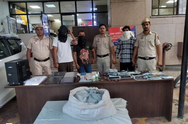 ਫਰਜ਼ੀ ਕਾਲ ਸੈਂਟਰ ਵਿੱਚ ਗ੍ਰਿਫ਼ਤਾਰ ਕੀਤੇ ਗਏ ਮੁਲਜ਼ਮ