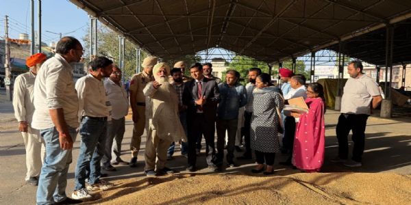 ਡਿਪਟੀ ਕਮਿਸ਼ਨਰ ਵੱਲੋਂ ਅਹੁਦਾ ਸੰਭਾਲਣ ਦੇ ਤੁਰੰਤ ਬਾਅਦ ਪਟਿਆਲਾ ਅਨਾਜ ਮੰਡੀ 