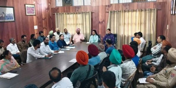 ਸੇਫ ਸਕੂਲ ਵਾਹਨ ਪਾਲਿਸੀ ਦੀ ਸਖ਼ਤ ਪਾਲਣਾ ਯਕੀਨੀ ਬਣਾਈ ਜਾਵੇ : ਐਸ.ਡੀ.ਐਮ ਕਨੂ ਗਰਗ