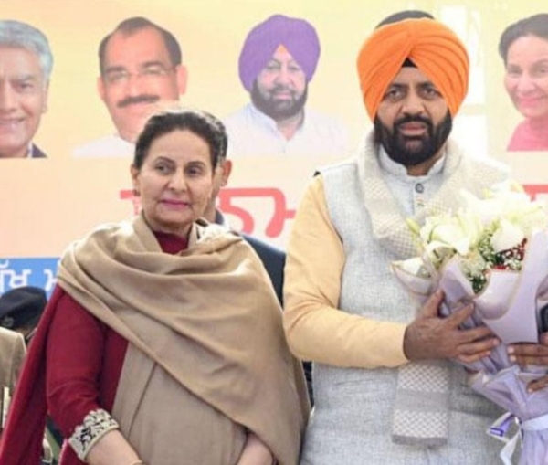 ਪਰਨੀਤ ਕੌਰ ਨੇ ਹਰਿਆਣਾ ਮੁੱਖ ਮੰਤਰੀ ਨਾਇਬ ਸਿੰਘ ਸੈਣੀ ਪਰਨੀਤ ਕੌਰ ਨੇ ਹਰਿਆਣਾ ਮੁੱਖ ਮੰਤਰੀ ਨਾਇਬ ਸਿੰਘ ਸੈਣੀ