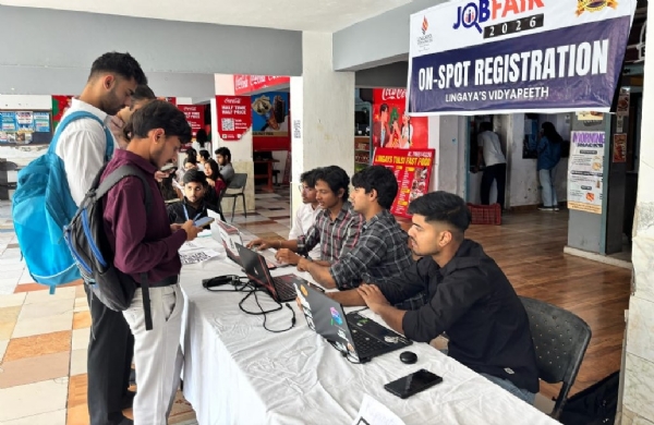ਲਿੰਗਾਇਆ ਵਿਦਿਆਪੀਠ ਵਿਖੇ ਆਯੋਜਿਤ ਮੈਗਾ ਜੌਬ ਫੇਅਰ ਵਿੱਚ ਹਿੱਸਾ ਲੈਂਦੇ ਨੌਜਵਾਨ