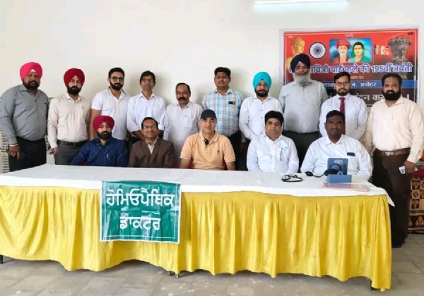 ਹੋਮਿਓਪੈਥੀ ਦੇ ਜਨਕ ਸੈਮੂਅਲ ਹੈਨੀਮਨ ਦੇ ਜਨਮਦਿਨ ਮੌਕੇ ਆਯੋਜਿਤ ਮੈਡੀਕਲ ਕੈਂਪ ਦਾ ਦ੍ਰਿਸ਼