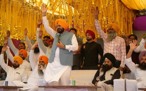 ਸਮਾਗਮ ਦੌਰਾਨ ਕੈਬਨਿਟ ਮੰਤਰੀ ਤਰੁਨਪ੍ਰੀਤ ਸਿੰਘ ਸੌਂਦ ਅਤੇ ਹੋਰ ਪਤਵੰਤੇ।