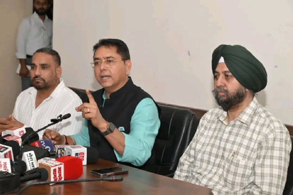 ਜਾਣਕਾਰੀ ਦਿੰਦੇ ਹੋਏ ਮੰਤਰੀ ਅਮਨ ਅਰੋੜਾ।