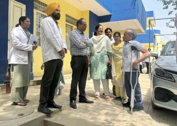 ਤਲਵੰਡੀ ਸਾਬੋ ਵਿਖੇ ਵਿਸਾਖੀ ਮੇਲੇ ਦੀਆਂ ਸਿਹਤ ਸਹੂਲਤਾਂ ਦਾ ਨਿਰੀਖਣ ਕਰਦੇ ਸਿਵਲ ਸਰਜਨ ਬਠਿੰਡਾ
