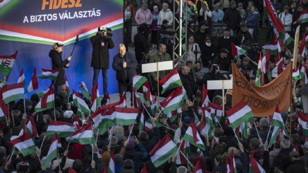 ਹੰਗਰੀ ਦੇ ਪ੍ਰਧਾਨ ਮੰਤਰੀ ਵਿਕਟਰ ਓਰਬਨ, ਜਿਨ੍ਹਾਂ ਨੇ 16 ਸਾਲਾਂ ਤੋਂ ਰਾਜ ਕੀਤਾ ਹੈ, ਇੱਕ ਚੋਣ ਰੈਲੀ ਵਿੱਚ ਸ਼ਾਮਲ ਹੋਏ। ਫੋਟੋ: ਹੰਗਰੀ ਦੇ ਪ੍ਰਧਾਨ ਮੰਤਰੀ ਦਫ਼ਤਰ