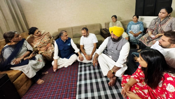 Punjab Minister Sanjeev Arora Meeting with victims Families.