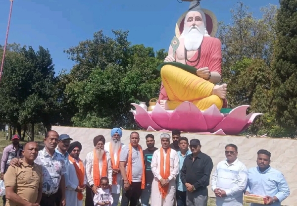 ਸ਼੍ਰੋਮਣੀ ਅਕਾਲੀ ਦਲ ਦੇ ਹਲਕਾ ਇੰਚਾਰਜ ਸੰਜੀਵ ਤਲਵਾੜ ਮਹਾਂਰਿਸ਼ੀ ਵਾਲਮੀਕੀ ਆਸ਼ਰਮ ਵਿਖੇ ਹੋਏ ਨਤਮਸਤਕ