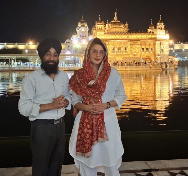 ਦਰਬਾਰ ਸਾਹਿਬ ਵਿਖੇ ਨਤਮਸਤਕ ਹੋਈ ਪ੍ਰਿਯੰਕਾ ਚੋਪੜਾ