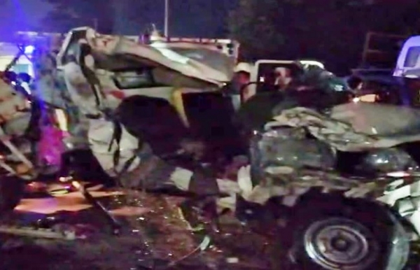 ਕਟਿਹਾਰ ਵਿੱਚ ਸੜਕ ਹਾਦਸਾ, ਦੋਵੇਂ ਵਾਹਨ ਬੁਰੀ ਤਰ੍ਹਾਂ ਨੁਕਸਾਨੇ ਗਏ।