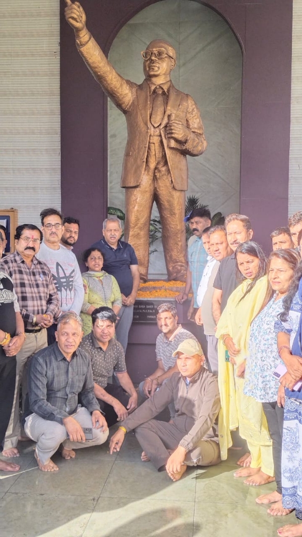 ਸਫਾਈ ਅਭਿਆਨ ਦੌਰਾਨ ਭਾਜਪਾ ਆਗੂ ਤੇ ਹੋਰ।