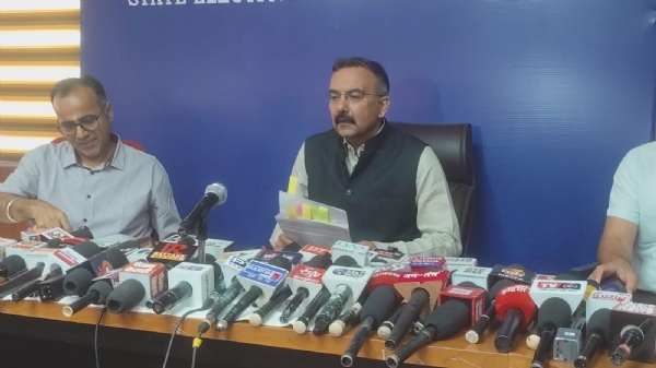 ਹਰਿਆਣਾ ਦੇ ਚੋਣ ਕਮਿਸ਼ਨਰ ਦੇਵੇਂਦਰ ਸਿੰਘ ਕਲਿਆਣ ਜਾਣਕਾਰੀ ਦਿੰਦੇ ਹੋਏ।