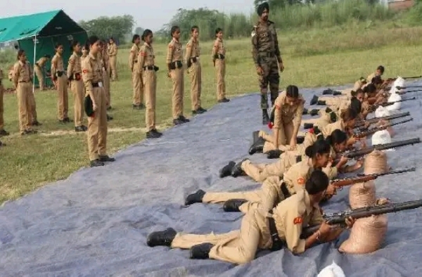 ਐਨਸੀਸੀ ਕੈਂਪ ਦੀ ਸਿਖਲਾਈ ਦਾ ਦ੍ਰਿਸ਼।