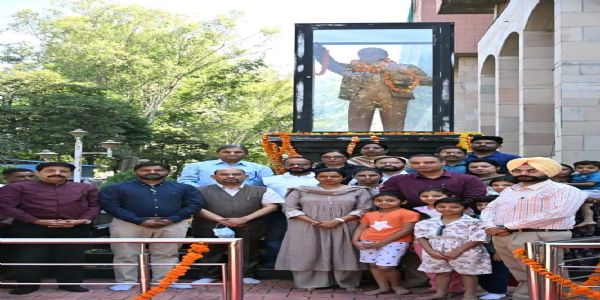 ਡਿਪਟੀ ਕਮਿਸ਼ਨਰ ਹੁਸ਼ਿਆਰਪੁਰ ਵਲੋਂ ਡਾ. ਬੀ.ਆਰ.ਅੰਬੇਡਕਰ ਦੇ ਸਿਖਿਅਤ ਬਣੋ ਦੇ ਸੰਕਲਪ ਨੂੰ ਵੱਧ ਤੋਂ ਵੱਧ ਫੈਲਾਉਣ ਦਾ ਸੱਦਾ