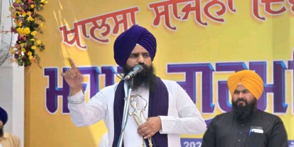 ਵਿਸਾਖੀ ਮੌਕੇ ਤਖ਼ਤ ਸ੍ਰੀ ਕੇਸਗੜ੍ਹ ਸਾਹਿਬ ਵਿਖੇ ਵੱਡੀ ਗਿਣਤੀ ’ਚ ਸੰਗਤ ਨਤਮਸਤਕ, ਜਥੇਦਾਰ ਵੱਲੋਂ ਸਿੱਖੀ ‘ਤੇ ਡਟੇ ਰਹਿਣ ਦੀ ਅਪੀਲ