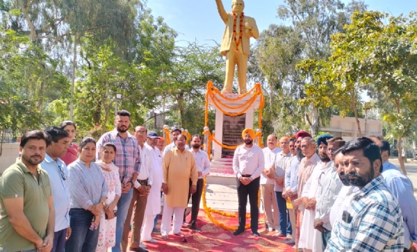 ਜ਼ਿਲ੍ਹਾ ਪ੍ਰਬੰਧਕੀ ਕੰਪਲੈਕਸ ਫਾਜ਼ਿਲਕਾ ਵਿਖੇ ਡਾ. ਅੰਬੇਦਕਰ ਜਯੰਤੀ ਸਮਾਰੋਹ ਦਾ ਦ੍ਰਿਸ਼।