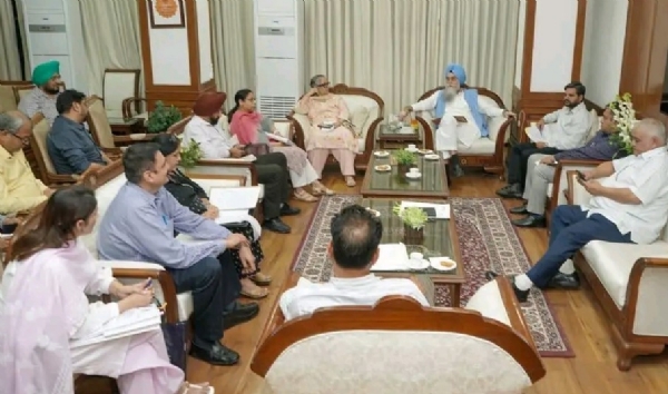 ਅਧਿਕਾਰੀਆਂ ਨਾਲ ਮੀਟਿੰਗ ਕਰਦੇ ਸਪੀਕਰ ਕੁਲਤਾਰ ਸਿੰਘ ਸੰਧਵਾਂ