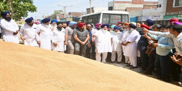 ਨਮੀ ਵਿੱਚ ਛੋਟ ਨਾ ਮਿਲਣ ਕਾਰਨ ਕਣਕ ਖਰੀਦ ਪ੍ਰਭਾਵਿਤ, ਮੁੱਖ ਮੰਤਰੀ ਜ਼ਿੰਮੇਵਾਰ: ਸੁਖਬੀਰ ਬਾਦਲ
