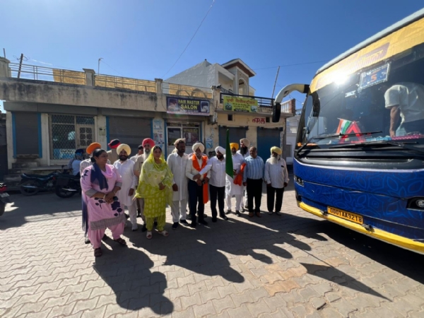 ਬੱਸ ਰਵਾਨਾ ਕਰਦੇੇ ਹੋਏ ਵਿਧਾਇਕ ਕੁਲਵੰਤ ਸਿੰਘ। ਬੱਸ ਰਵਾਨਾ ਕਰਦੇੇ ਹੋਏ ਵਿਧਾਇਕ ਕੁਲਵੰਤ ਸਿੰਘ।