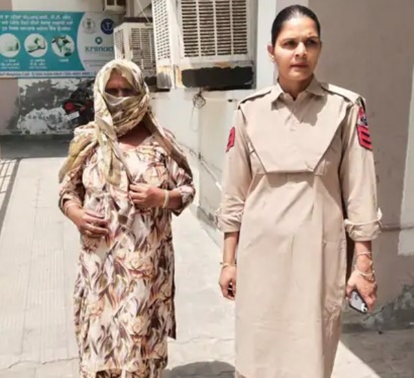 ਪੁਲਿਸ ਹਿਰਾਸਤ ’ਚ ਮੁਲਜ਼ਮ ਔਰਤ।