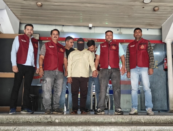 ਗੈਰ-ਕਾਨੂੰਨੀ ਹਥਿਆਰਾਂ ਦੇ ਮਾਮਲੇ ਵਿੱਚ ਗ੍ਰਿਫ਼ਤਾਰ ਕੀਤੇ ਗਏ ਮੁਲਜ਼ਮ ਦੀ ਫੋਟੋ।