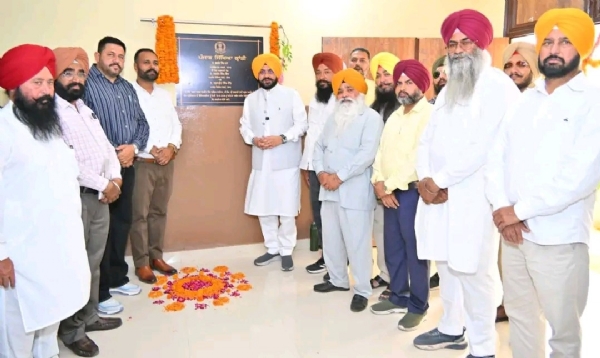 ਖੰਨਾ ਦੇ ਸਕੂਲ ਵਿੱਚ ਬਿਊਟੀ ਐਂਡ ਵੈਲਨੈੱਸ ਲੈਬ ਅਤੇ ਸਮਾਰਟ ਕਲਾਸਰੂਮ ਦਾ ਉਦਘਾਟਨ ਕਰਦੇ ਕੈਬਨਿਟ ਮੰਤਰੀ ਤਰੁਨਪ੍ਰੀਤ ਸਿੰਘ ਸੌਂਦ