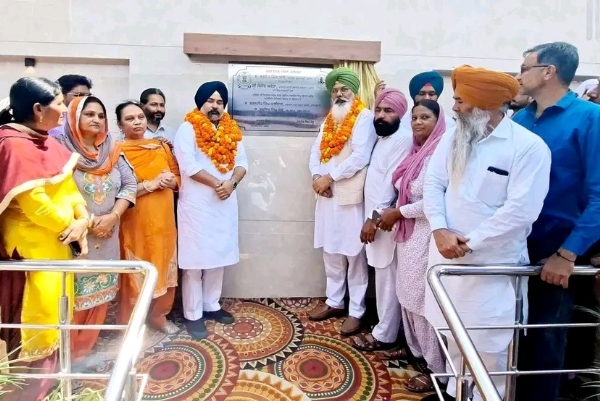 ਡੀਲਕਸ ਪਬਲਿਕ ਪਖਾਨੇ ਲੋਕ ਅਰਪਣ ਕਰਦੇ ਵਿਧਾਇਕ ਗੁਰਦਿੱਤ ਸਿੰਘ ਸੇਖੋਂ