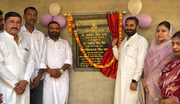 ਸਰਕਾਰੀ ਸਕੂਲ ’ਚ ਵਿਕਾਸ ਕਾਰਜਾਂ ਦਾ ਉਦਘਾਟਨ ਕਰਦੇ ਵਿਧਾਇਕ ਨਰਿੰਦਰਪਾਲ ਸਿੰਘ ਸਵਨਾ