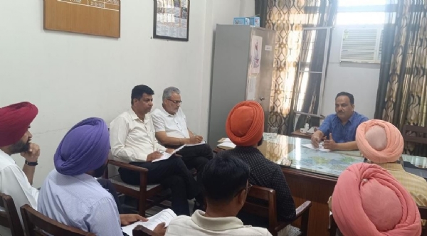 ਐੱਸ.ਆਈ.ਆਰ ਦੌਰਾਨ ਸਵੀਪ ਗਤੀਵਿਧੀਆਂ ਸੰਬੰਧੀ ਮੀਟਿੰਗ ਦਾ ਦ੍ਰਿਸ਼।