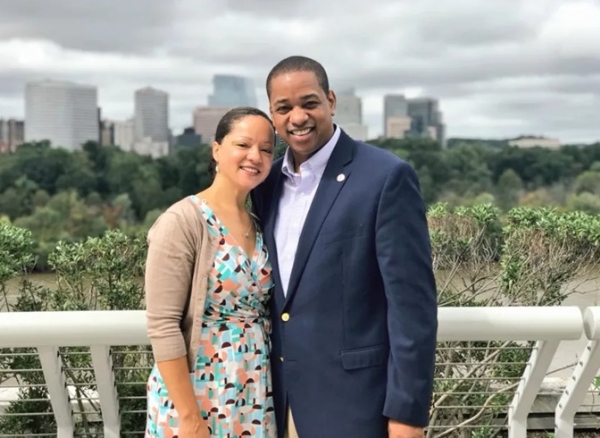 ਜਸਟਿਨ ਫੇਅਰਫੈਕਸ ਅਤੇ ਪਤਨੀ, ਸੇਰੀਨਾ, 2018 ਵਿੱਚ ਵਾਸ਼ਿੰਗਟਨ ਵਿੱਚ ਇੱਕ ਸਮਾਗਮ ਵਿੱਚ।