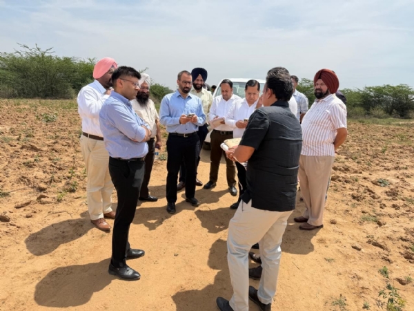 ਮੁਆਇਨਾ ਕਰਦੇ ਹੋਏ ਕਮਿਸ਼ਨਰ ਮਿਊਂਸਪਲ ਕਾਰਪੋਰੇਸ਼ਨ ਮੋਹਾਲੀ ਸੰਦੀਪ ਸਿੰਘ ਗਾੜ੍ਹਾ।