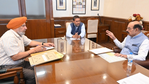 ਪੰਜਾਬ ਦੇ ਰੱਖਿਆ ਸੇਵਾਵਾਂ ਭਲਾਈ ਮੰਤਰੀ ਮੋਹਿੰਦਰ ਭਗਤ ਨੇ ਪੰਜਾਬ ਸਕੱਤਰੇਤ ਵਿਖੇ ਰੱਖਿਆ ਸੇਵਾਵਾਂ ਭਲਾਈ ਵਿਭਾਗ ਦੇ ਕੰਮਾਂ ਦੀ ਪ੍ਰਗਤੀ ਦਾ ਜਾਇਜ਼ਾ ਲੈਣ ਲਈ ਉੱਚ ਅਧਿਕਾਰੀਆਂ ਨਾਲ ਇਕ ਵਿਸ਼ੇਸ਼ ਮੀਟਿੰਗ ਕੀਤੀ।