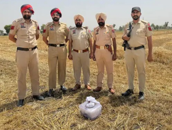 ਪੁਲਿਸ ਵੱਲੋਂ ਬਰਾਮਦ ਕੀਤੀ ਗਈ ਹੈਰੋਇਨ ਦੀ ਖੇਪ।
