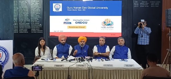 ਜਾਣਕਾਰੀ ਦਿੰਦੇ ਹੋਏ ਗੁਰੂ ਨਾਨਕ ਗਲੋਬਲ ਫਾਊਂਡੇਸ਼ਨ ਦੇ ਮੈਂਬਰ।