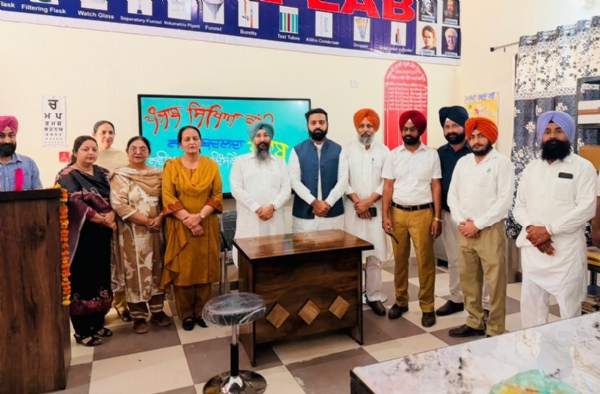 ਸਿੱਖਿਆ ਕ੍ਰਾਂਤੀ ਤਹਿਤ ਸਰਕਾਰੀ ਹਾਈ ਸਕੂਲ, ਕੋਟ ਟੋਡਰ ਮੱਲ ਵਿਖੇ ਬਣੇ ਨਵੇਂ ਸਾਇੰਸ ਲੈਬ ਦਾ ਉਦਘਾਟਨ