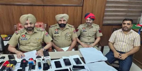 ਐੱਸਏਐੱਸ ਨਗਰ ਪੁਲਿਸ ਵੱਲੋਂ ਸਾਈਬਰ ਠੱਗੀ ਗਿਰੋਹ ਦਾ ਪਰਦਾਫਾਸ਼, 10 ਗ੍ਰਿਫ਼ਤਾਰ