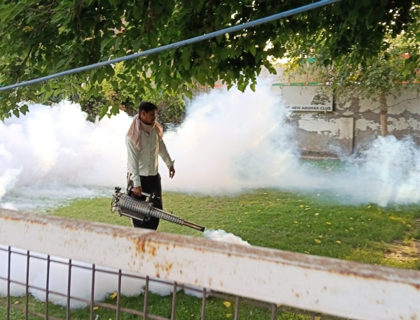 ਫੋਗਿੰਗ ਕਰਦੇ ਕਰਮਚਾਰੀ