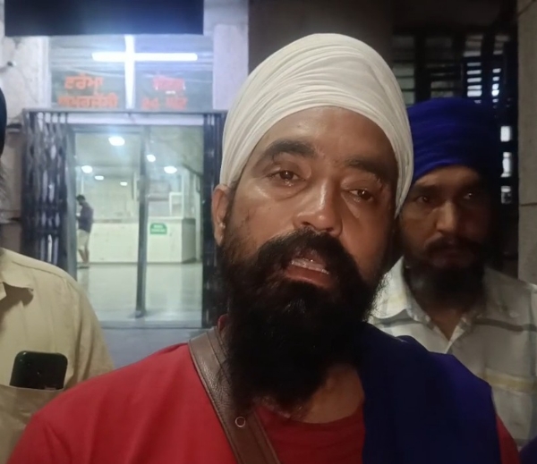 ਮ੍ਰਿਤਕ ਦਾ ਭਰਾ ਲਖਬੀਰ ਸਿੰਘ ਜਾਣਕਾਰੀ ਦਿੰਦਾ ਹੋਇਆ।