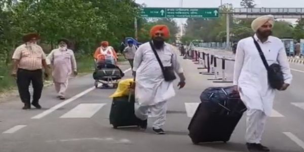 ਪੰਜਾਬ : ਵਿਸਾਖੀ ਅਤੇ ਖਾਲਸਾ ਸਾਜਨਾ ਦਿਵਸ ਮਨਾ ਕੇ ਪਾਕਿਸਤਾਨ ਤੋਂ ਪਰਤਿਆ ਸਿੱਖ ਸ਼ਰਧਾਲੂਆਂ ਦਾ ਜੱਥਾ