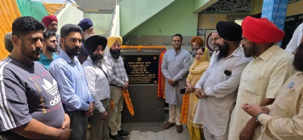 ਬੈਕਫਿੰਕੋ ਚੇਅਰਮੈਨ ਨੇ ਸ਼ਾਮਚੁਰਾਸੀ ਦੇ ਸਕੂਲਾਂ ’ਚ 25 ਲੱਖ ਰੁਪਏ ਦੀ ਲਾਗਤ ਨਾਲ ਨਵੇਂ ਕਲਾਸ ਰੂਮਾਂ ਦਾ ਕੀਤਾ ਉਦਘਾਟਨ