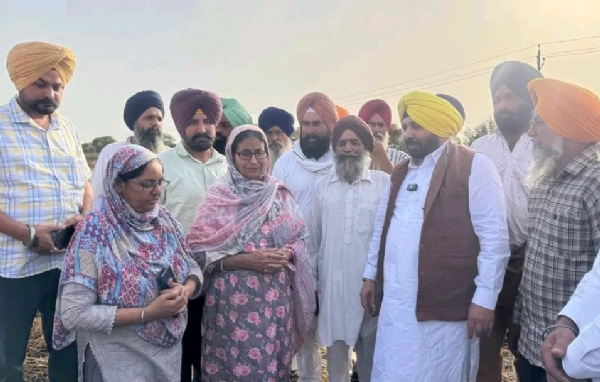 ਪ੍ਰਭਾਵਿਤ ਕਿਸਾਨਾਂ ਨਾਲ ਗੱਲਬਾਤ ਕਰਦੇ ਹੋਏ ਕੈਬਨਿਟ ਮੰਤਰੀ ਹਰਭਜਨ ਸਿੰਘ ਈਟੀਓ